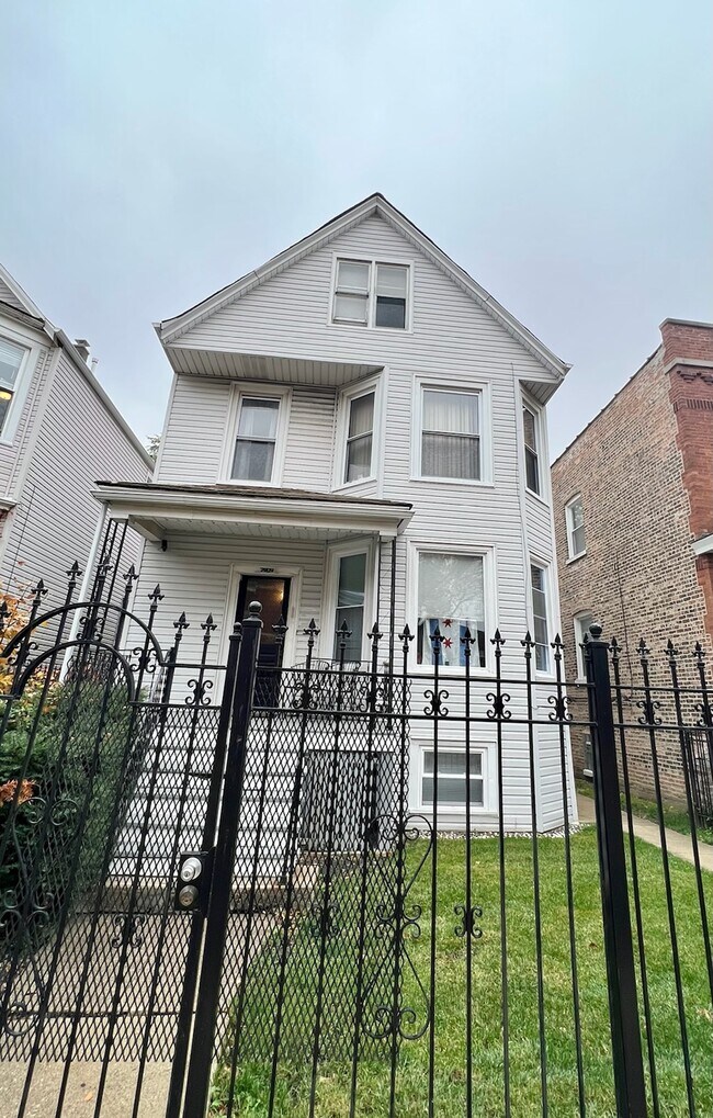 Front Exterior - 2909 N Lawndale Ave
