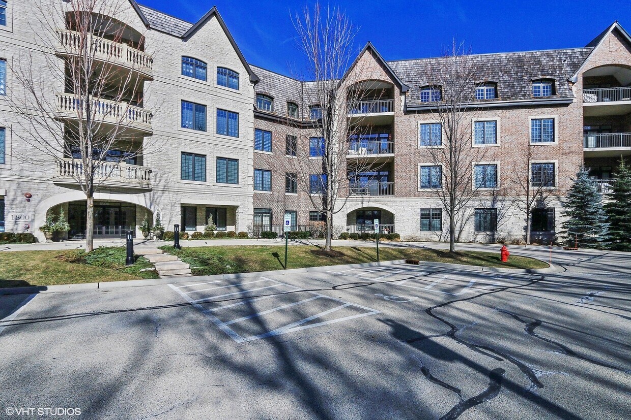 Primary Photo - 1800 Amberley Ct