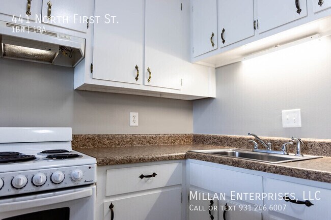 Building Photo - 441 N 1st St