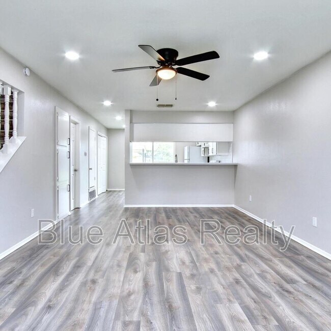 Building Photo - 2302 Indigo Ln