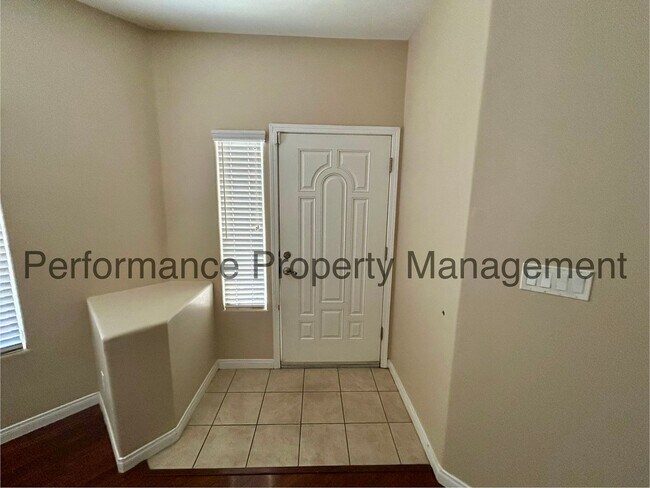 Foto del edificio - Stunning 4 Bed/2 Bath NW Bakersfield Home ...