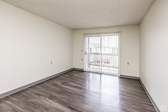 2BR, 1BA - 900 SF - Raintree Apartments