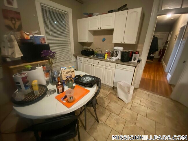 Foto del edificio - 12 Bucknam St