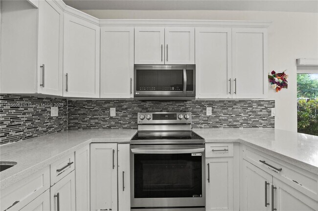 Building Photo - 10073 SW 117th Ct