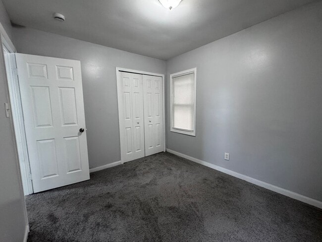 Building Photo - 13919 Frazho Rd