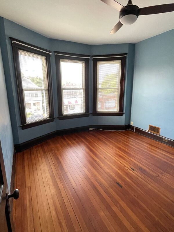 Foto del edificio - 2418 Robertson Ave