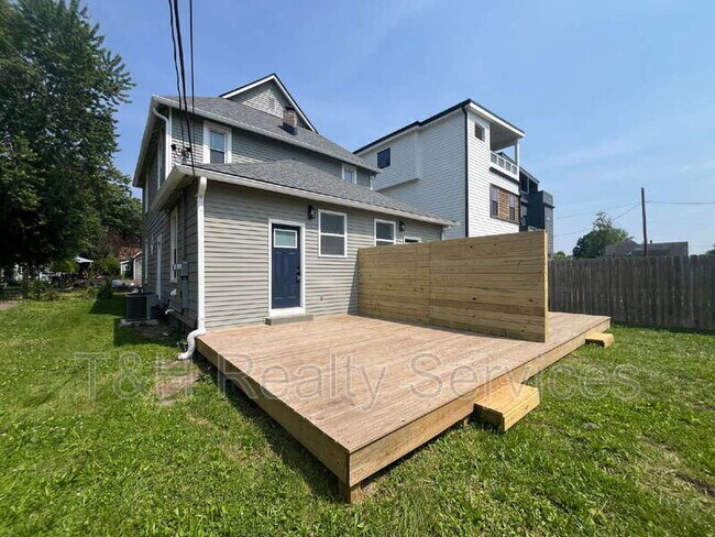 Building Photo - 1146 S Olive St