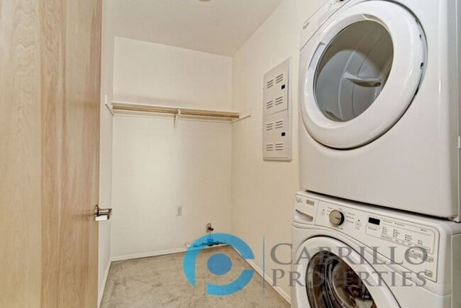 Building Photo - 2870 Fourth Ave