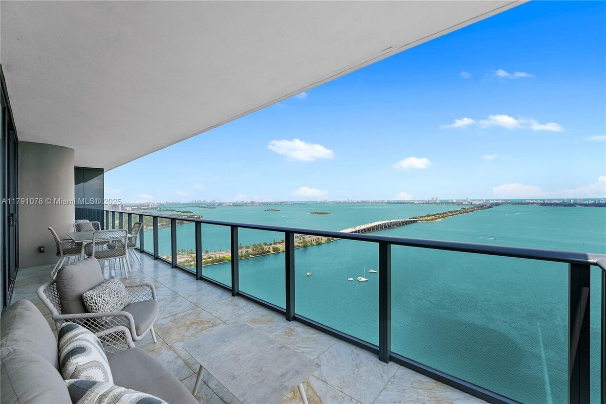 Primary Photo - 3131 NE 7th Ave