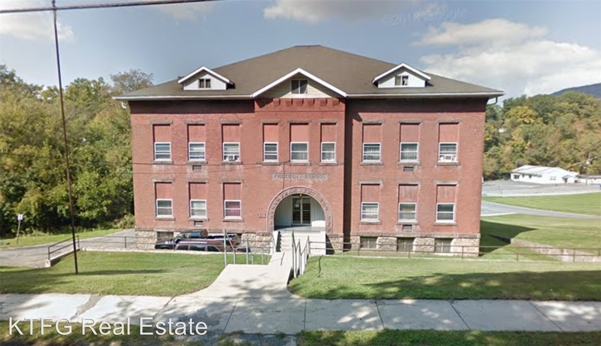 Primary Photo - 235 E Freedom Ave