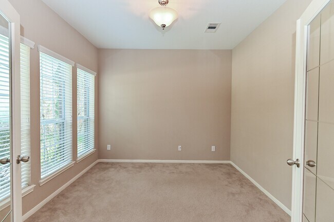 Foto del edificio - 6314 Bennington Springs Dr