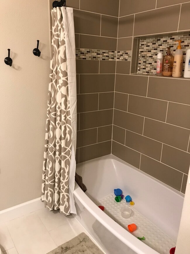 second full bath - 16524 SW Timberland Dr