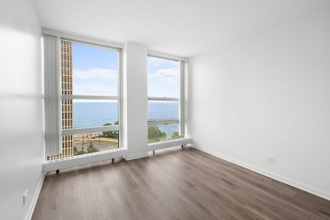 Building Photo - 6730 S South Shore Dr
