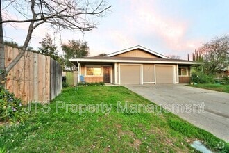 Building Photo - 8856 N Winding Way
