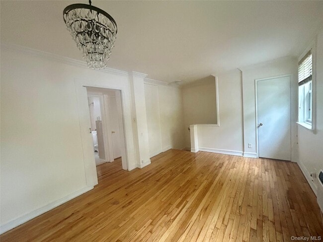Foto del edificio - 75-22 255th St