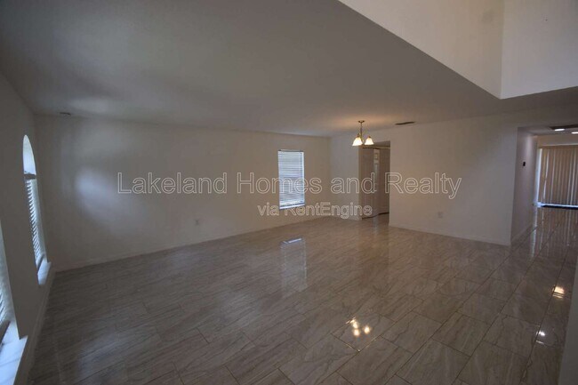 Building Photo - 5123 Spanish Oaks Dr