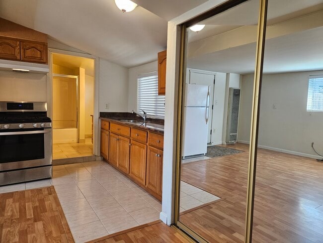 Building Photo - 506 Arleta Ave