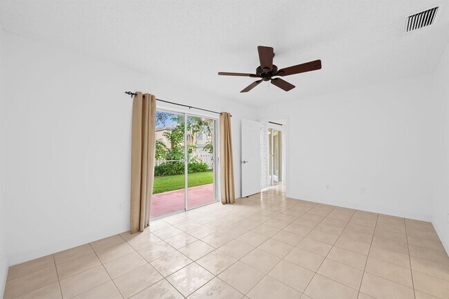 Foto del edificio - 9953 NW 9th Ct