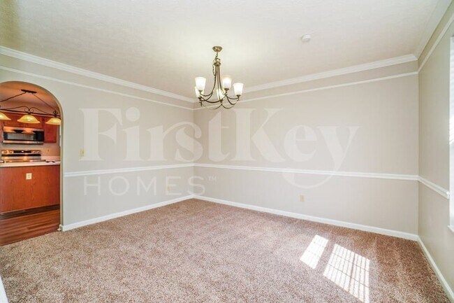 Building Photo - 81 Roxbury Dr