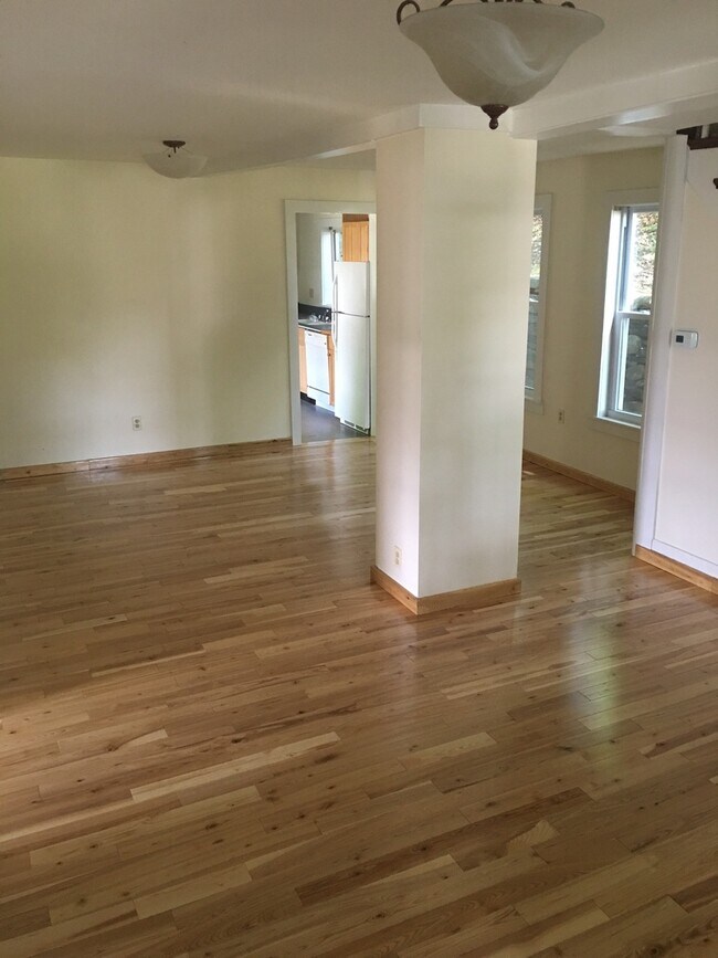 Building Photo - 3 bedroom, single family home
