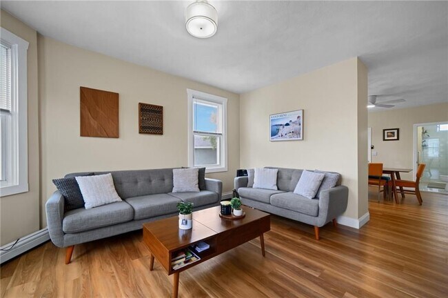 Foto del edificio - 81 Ledge St