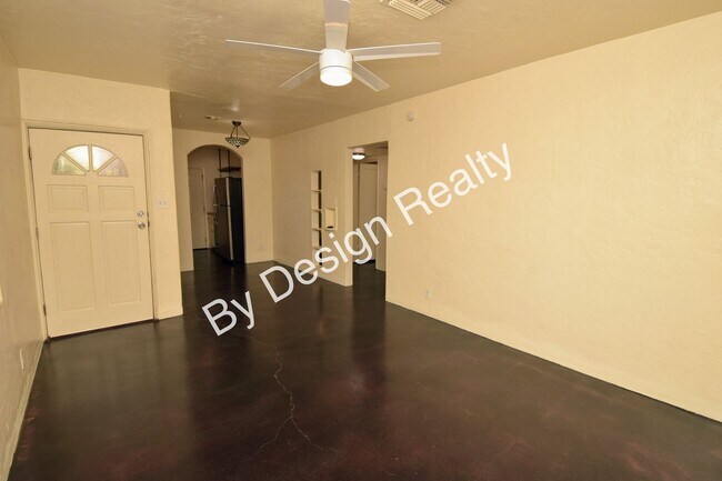 Building Photo - Midtown 2 Bed 1 Bath Home on Huge Lot
