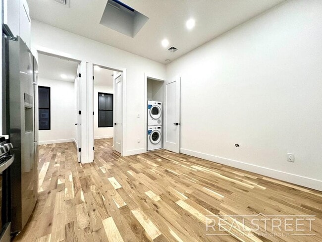 Building Photo - Marconi Place