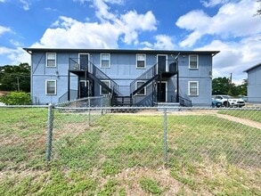 Building Photo - 1613 Voirin Rd