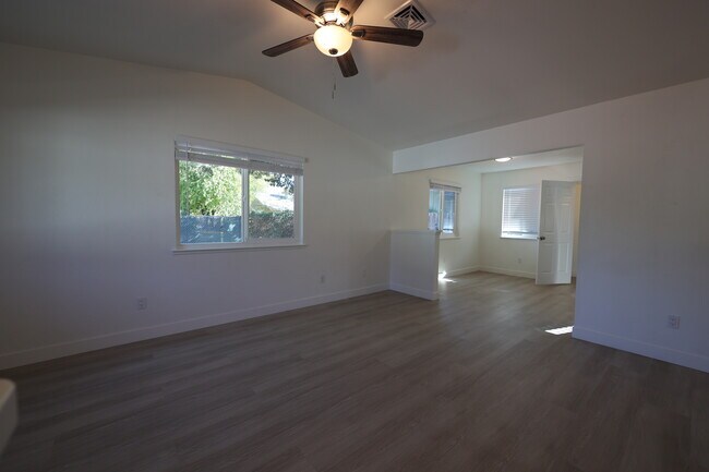 Building Photo - 761 Almond St