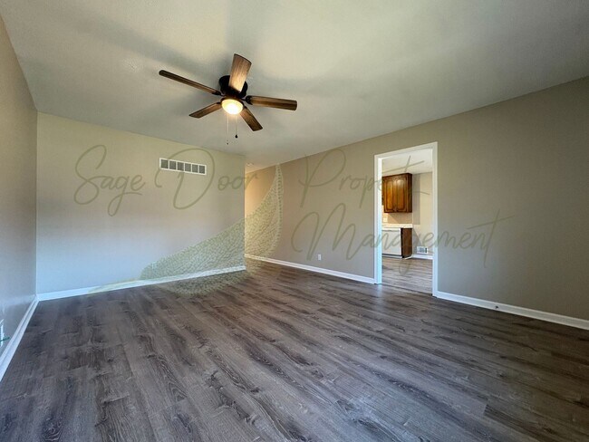 Foto del edificio - TOWNHOUSE IN BLUE SPRINGS!!!