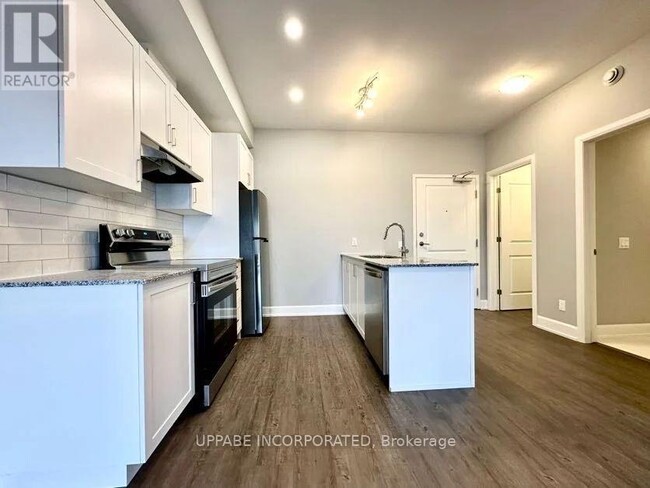 Building Photo - 2380-2380 Cléroux Crescent