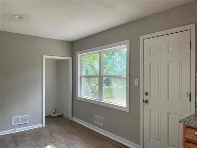 Foto del edificio - 11117 Bristol Terrace