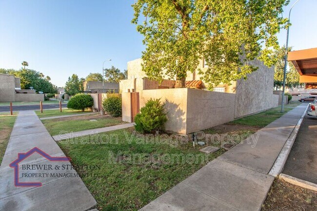 Foto del edificio - 6754 W Devonshire Ave