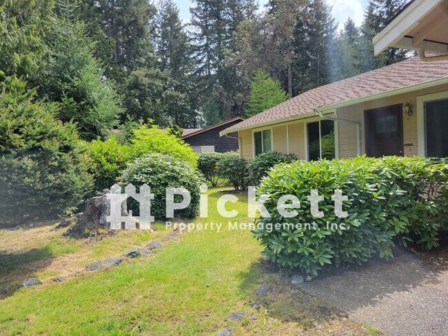 Building Photo - Central Kitsap 3 Bed Rambler