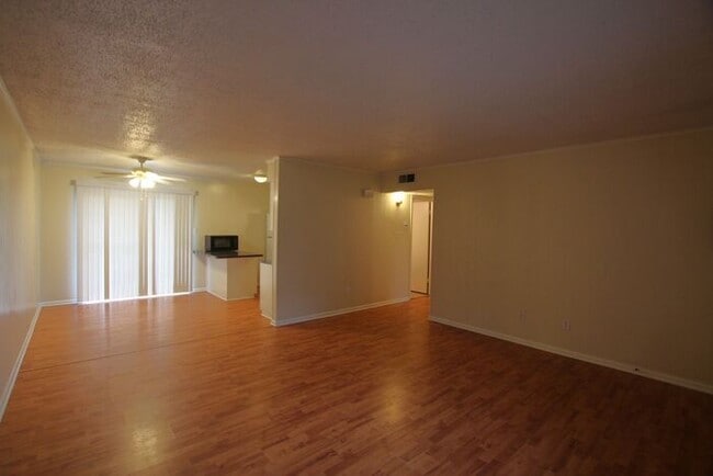 Building Photo - 2 Bedroom 1 Bath in Lindale, TX! Available...