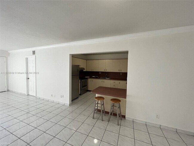 Building Photo - 3 br, 1 bath House - 12811 SW 43rd Dr Apt 122
