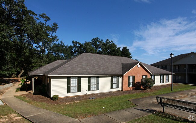 Foto principal - Hunters Run - No Vacancy; Waitlist Only!