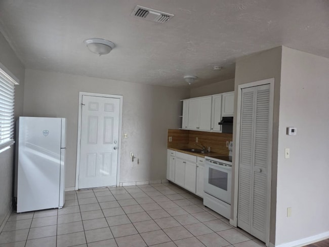 Foto del edificio - 320 Blanco Ct