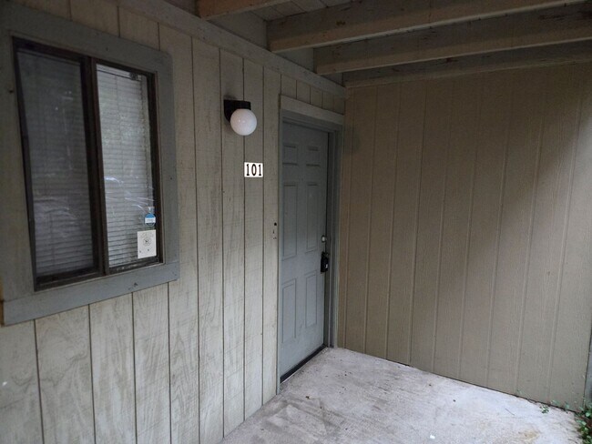 Foto del edificio - 2BR/2BA just minutes from Shands Hospital ...