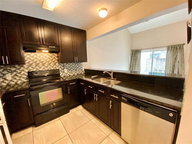 Foto del edificio - 7086 Greenway Chase St