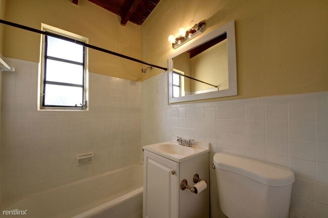 Building Photo - 4610 SW 36th St