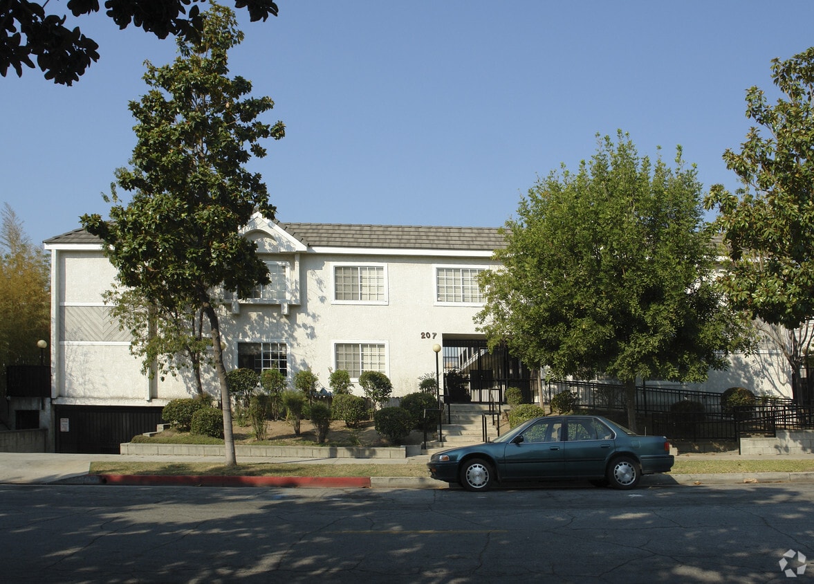 Building Photo - 207 N Stoneman Ave