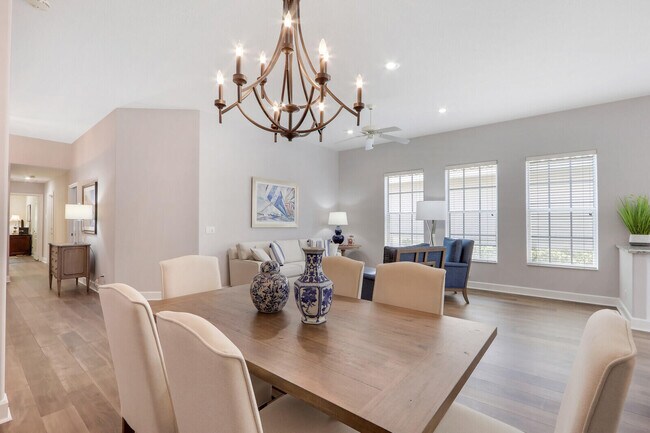 Foto del edificio - 738 Pinehurst Way
