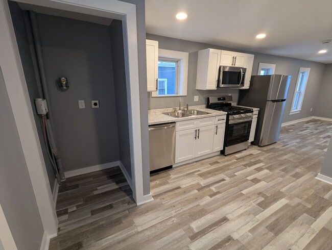 Building Photo - 19 Main St