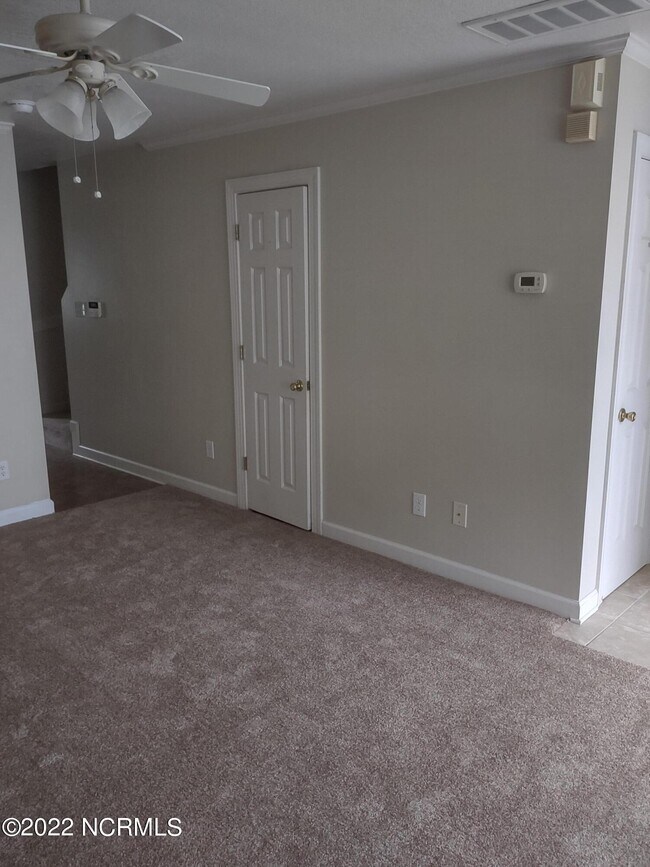 Foto del edificio - 904 Springwood Dr