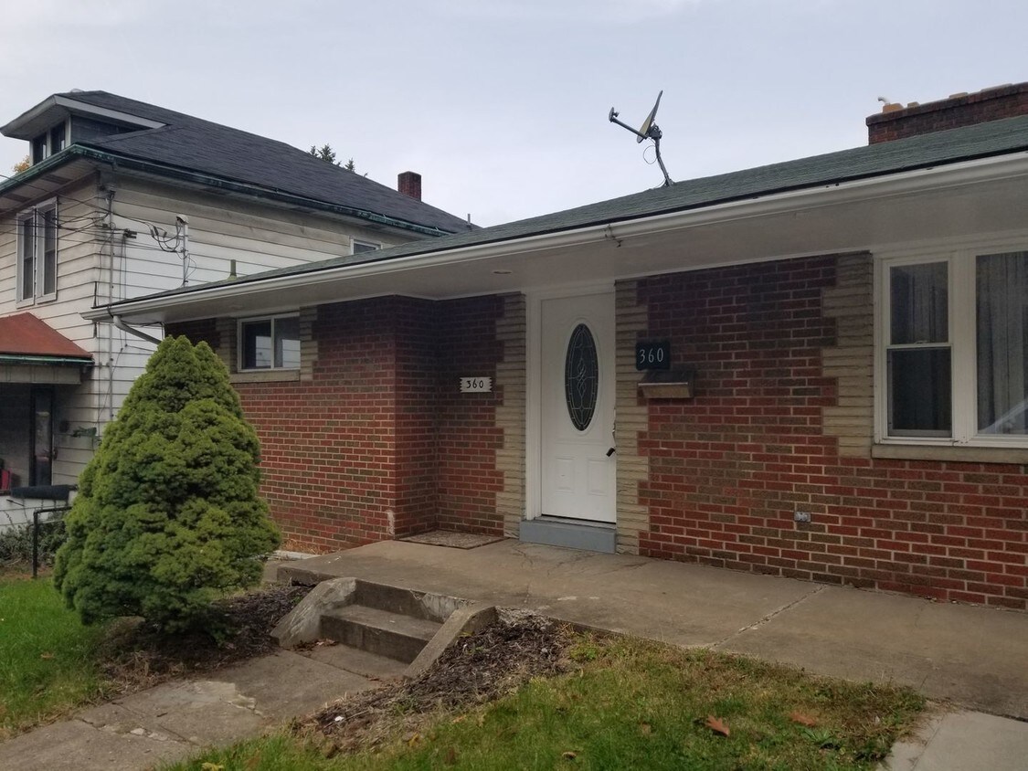 Foto principal - 3 br, 2 bath House - 360 Perry Hwy