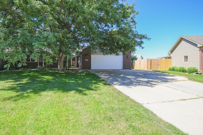 Foto del edificio - Oversized Twin Home Featuring a Huge Finished Basement!