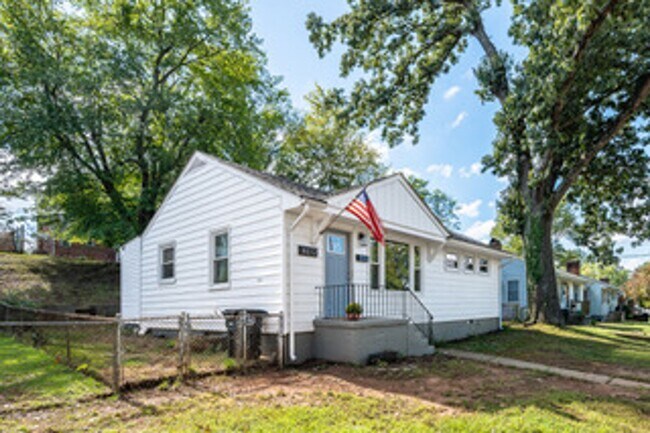 Foto del edificio - 3 Bedroom Home in Lynchburg
