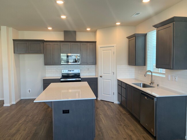 Foto del edificio - BRAND NEW 4 BED/2.5 BATH HOME! MOVE IN NOW...