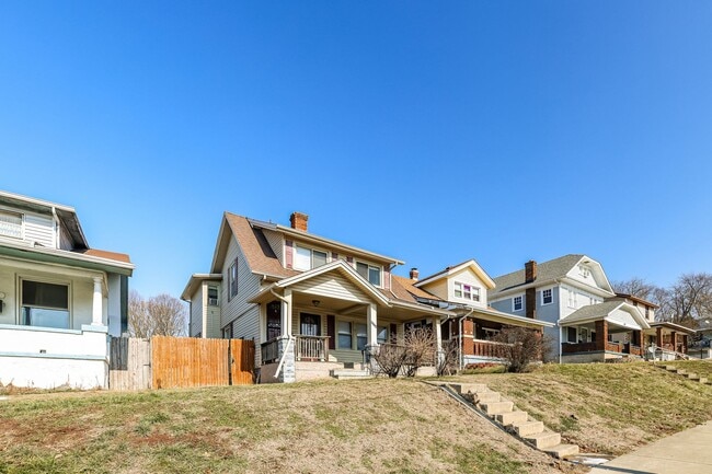 Foto del edificio - 4009 E 3rd St